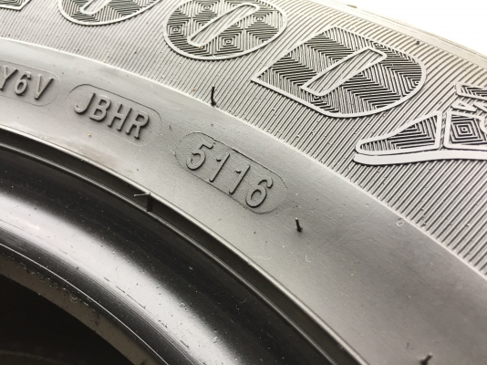 ยาง Goodyear 215-65-16 ปี 16 ครบชุด 4 เส้น 4000 สภาพสวยๆไม่บวมไม่กินข้าง ดอกยางเหลือเยอะเอาไปวิ่งกัน