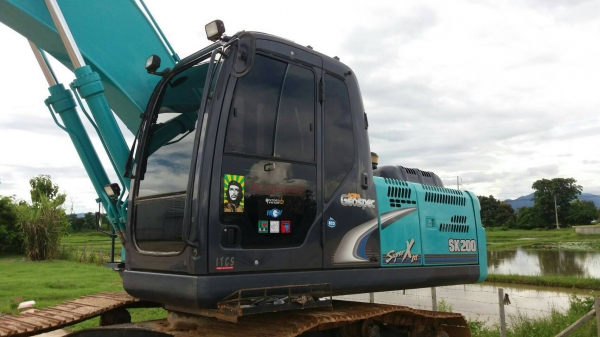 ขายรถแบคโฮ KOBELCO SK200-8 YN12 SUPER XM 5000 ชม.ราคา 2600000