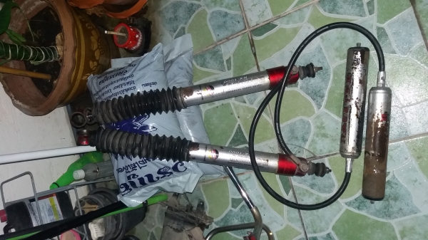 ขายโช้คซับแท๊ง โรบัส ยาว24-25 ถอดแล้วครับ