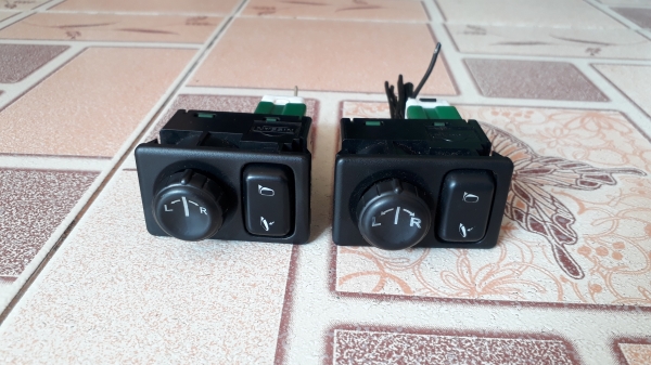 สวิทช์ปรับกระจกมองข้างไฟฟ้า ของรถ NISSAN ไม่ทราบรุ่น สวิทช์ปรับกระจกมองข้างไฟฟ้า ของรถ NISSAN ไม่ทราบรุ่น