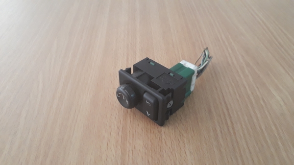 สวิทช์ปรับกระจกมองข้างไฟฟ้า ของรถ NISSAN ไม่ทราบรุ่น สวิทช์ปรับกระจกมองข้างไฟฟ้า ของรถ NISSAN ไม่ทราบรุ่น