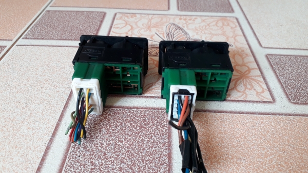 สวิทช์ปรับกระจกมองข้างไฟฟ้า ของรถ NISSAN ไม่ทราบรุ่น สวิทช์ปรับกระจกมองข้างไฟฟ้า ของรถ NISSAN ไม่ทราบรุ่น