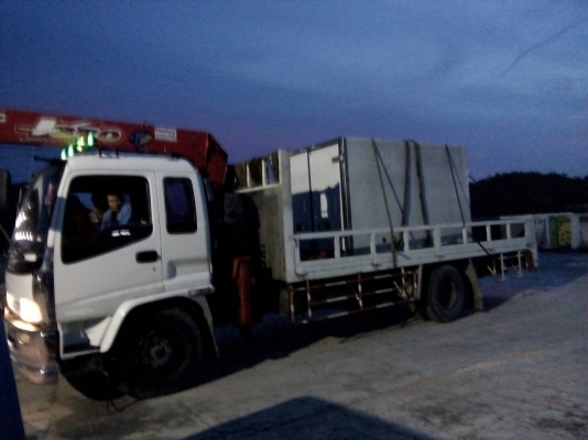 ตู้ฟีดประตู 3 บาน  ยาว 3.11 เมตร กว้าง 1.71 เมตร สูง 1.80 เมตร แซซซีตู้กว้าง 70 เซนติเมตร