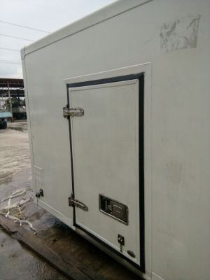 ตู้ฟีดประตู 3 บาน  ยาว 3.11 เมตร กว้าง 1.71 เมตร สูง 1.80 เมตร แซซซีตู้กว้าง 70 เซนติเมตร