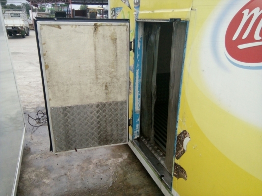 ตู้ฟีดประตู 3 บาน ยาว 3.10 เมตร กว้าง 1.70 เมตร สูง 1.90 เมตร แซซซีตู้กว้าง 73 เซนติเมตร