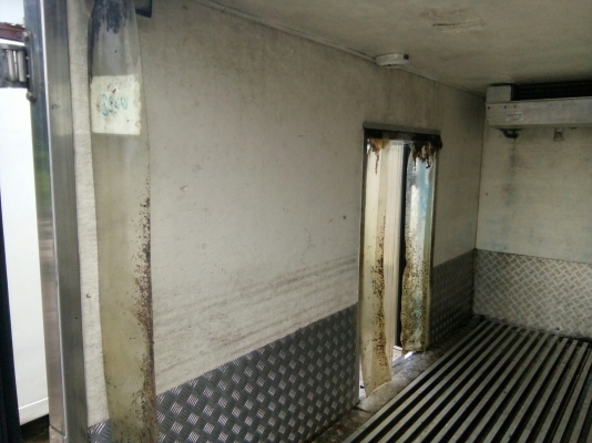 ตู้ฟีดประตู 3 บาน ยาว 3.10 เมตร กว้าง 1.70 เมตร สูง 1.90 เมตร แซซซีตู้กว้าง 73 เซนติเมตร