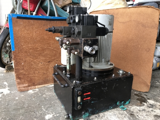ขายชุดปั้มน้ำมันไฮโดรลิค ขนาด 3HP. 380V พร้อมวาล์วคอนโทรล 110vac 3ชุด สภาพสวย พร้อมใช้งาน