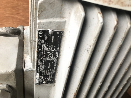 ขายชุดปั้มน้ำมันไฮโดรลิค ขนาด 3HP. 380V พร้อมวาล์วคอนโทรล 110vac 3ชุด สภาพสวย พร้อมใช้งาน