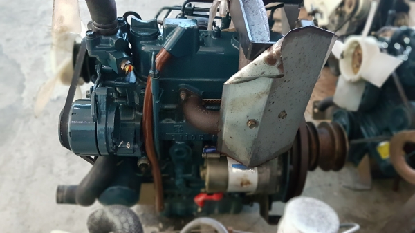 เครื่องยนต์ดีเซล kubota 3สูบ d1105 24แรงม้า สภาพสวย นำเข้าจากญี่ปุ่น ติดง่าย เครื่องแน่น ประหยัดน้ำมัน ไม่เคยใช้งานในไทย สนใจติดต่อ 0817502357 จัดส่งสินค้าได้ทั่วประเทศ