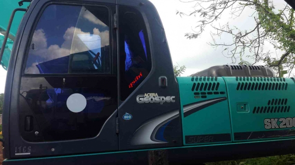 ขายรถแบ็คโฮ KOBELCO SK200-8 YN12 Super สภาพดี พร้อมใช้งาน