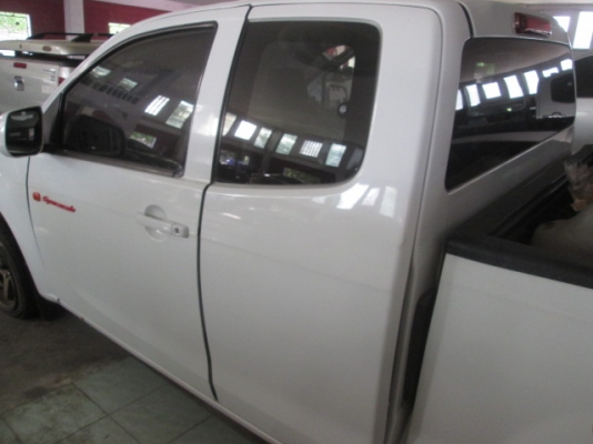 หัวเก๋งออนนิวแค็ป ชนด้านหน้า กระจกหน้าไม่แตก