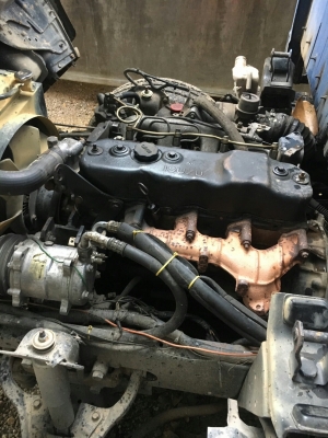 รถบรรทุก 6 ล้อ ISUZU NKR ป้ายไม่ติดเวลา กระบะยาว 3.40 เมตร