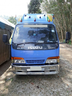 รถบรรทุก 6 ล้อ ISUZU NKR ป้ายไม่ติดเวลา กระบะยาว 3.40 เมตร