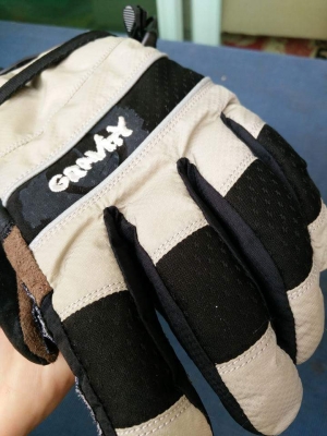 ถุงมือ Size:M จากตู้ญี่ปุ่น