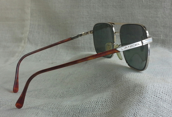 แว่นตาสองกษัตริย์ เฟรนช์วินเทจ ยุค '80s โมเดล 'สี่เหลี่ยม - นักบิน' บิ๊กไซซ์ ! Vintage LANCEL Paris handmade in France แว่นตาสองกษัตริย์ เฟรนช์วินเทจ ยุค '80s โมเดล 'สี่เหลี่ยม - นักบิน' บิ๊กไซซ์ ! Vintage LANCEL Paris handmade in France