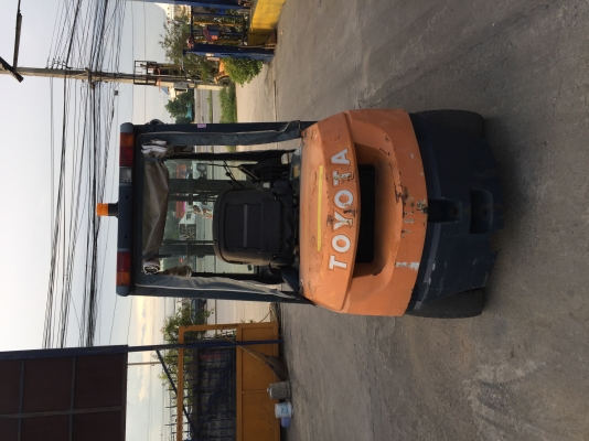 -:-*&bull;*ข า ยร ถ ย ก นำ เ ข้ า*&bull;*-:-TOYOTA 7FD25 เครื่องดีเซล งาเท เสาสูง3เมตร สนใจติดต่อ083-062-0223ปอน