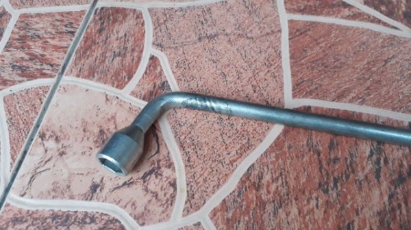 ประแจขันล้อ ของรถ MINI Cooper เบอร์ 17 ประแจขันล้อ ของรถ MINI Cooper เบอร์ 17