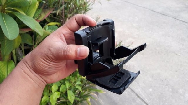 ที่วางแก้ว CARMAT แบบมีปุ่มกดเปิด พับเก็บได้ ที่วางแก้ว CARMAT แบบมีปุ่มกดเปิด พับเก็บได้