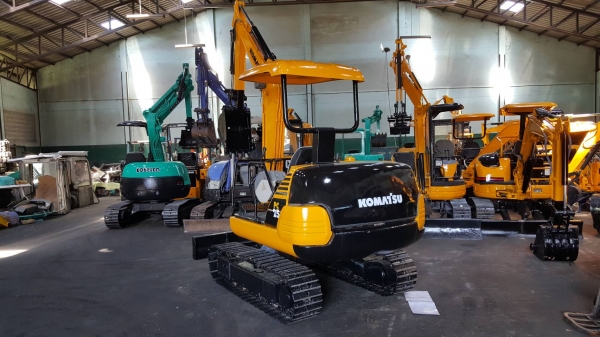 ขาย รถขุด KOMATSU รุ่น PC25-1- มือสองญี่ปุ่น แทรกเหล็ก สลัก บูทเอวแน่น 100\% มือถือ 0818753444  สอบถามเพิ่มเติมได้ที่ http://line.me/ti/p/mFkzr50JVd