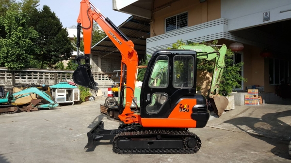 ขาย รถขุด HITACHI รุ่น EX35-2-มือสองญี่ปุ่น แทรกเหล็ก สลัก บูทเอวแน่น 100\% มาพร้อม หัวเก๋ง สวยพร้อมใช้งาน มือถือ 0818753444  สอบถามเพิ่มเติมได้ที่ http://line.me/ti/p/mFkzr50JVd