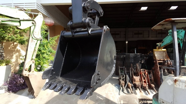 ขาย รถขุด HITACHI รุ่น EX35-2-มือสองญี่ปุ่น แทรกเหล็ก สลัก บูทเอวแน่น 100\% มาพร้อม หัวเก๋ง สวยพร้อมใช้งาน มือถือ 0818753444  สอบถามเพิ่มเติมได้ที่ http://line.me/ti/p/mFkzr50JVd