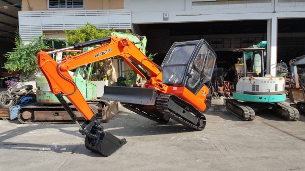ขาย รถขุด HITACHI รุ่น EX35-2-มือสองญี่ปุ่น แทรกเหล็ก สลัก บูทเอวแน่น 100\% มาพร้อม หัวเก๋ง สวยพร้อมใช้งาน มือถือ 0818753444  สอบถามเพิ่มเติมได้ที่ http://line.me/ti/p/mFkzr50JVd