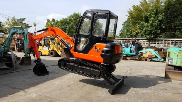 ขาย รถขุด HITACHI รุ่น EX35-2-มือสองญี่ปุ่น แทรกเหล็ก สลัก บูทเอวแน่น 100\% มาพร้อม หัวเก๋ง สวยพร้อมใช้งาน มือถือ 0818753444  สอบถามเพิ่มเติมได้ที่ http://line.me/ti/p/mFkzr50JVd