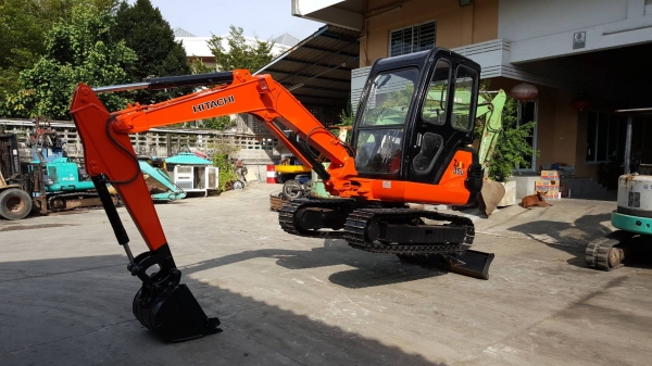 ขาย รถขุด HITACHI รุ่น EX35-2-มือสองญี่ปุ่น แทรกเหล็ก สลัก บูทเอวแน่น 100\% มาพร้อม หัวเก๋ง สวยพร้อมใช้งาน มือถือ 0818753444  สอบถามเพิ่มเติมได้ที่ http://line.me/ti/p/mFkzr50JVd
