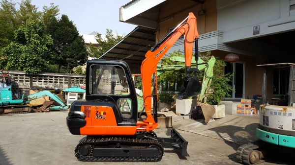 ขาย รถขุด HITACHI รุ่น EX35-2-มือสองญี่ปุ่น แทรกเหล็ก สลัก บูทเอวแน่น 100\% มาพร้อม หัวเก๋ง สวยพร้อมใช้งาน มือถือ 0818753444  สอบถามเพิ่มเติมได้ที่ http://line.me/ti/p/mFkzr50JVd