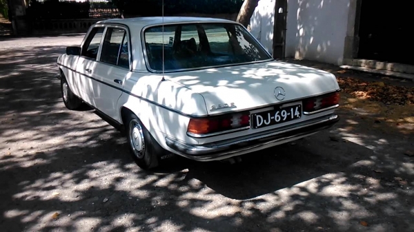 ตัวอักษรติดฝากระโปรงหลัง BENZ w123