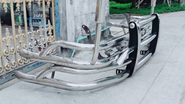 กันชนแสตนเลสสำหร้บรถตู้ Toyota Commutor