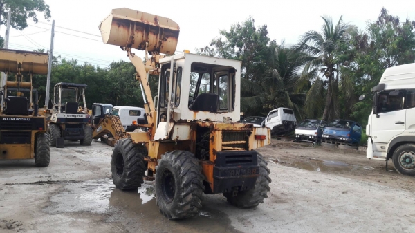 ขายรถตักเก่านอก  ยี่ห้อ  KOMATSU รุ่น WA30-2 จากญี่ปุ่น  ยังไม่ได้ใช้งานในไทย ขายตามสภาพ/ใช้งานได้จริง  ขายราคา  275,000 บาท