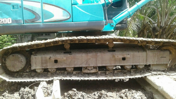 รถแบคโฮ KOBELCO ( SK200 ) โทร.081-8334855