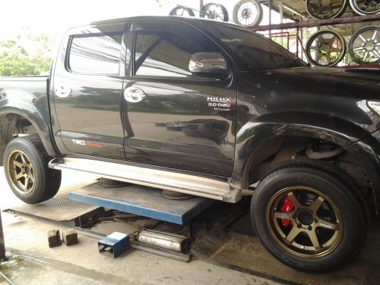 แม็กใหม่ขอบ18 พร้อมยางบริสโตนสภาพใหม่ๆ แม็กใหม่ขอบ18 พร้อมยางบริสโตนสภาพใหม่ๆ