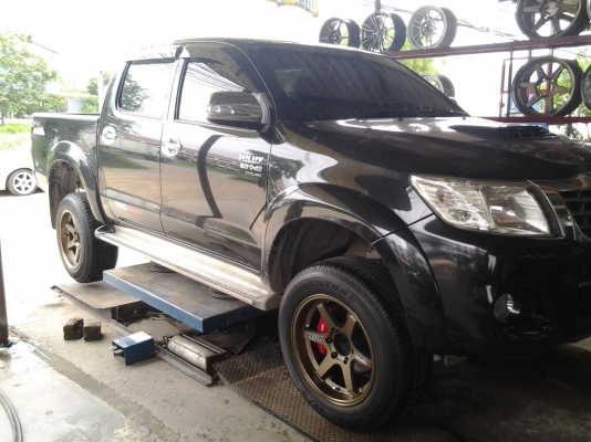 แม็กใหม่ขอบ18 พร้อมยางบริสโตนสภาพใหม่ๆ แม็กใหม่ขอบ18 พร้อมยางบริสโตนสภาพใหม่ๆ