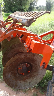 ตัดราคาเลยนะครับ ไม่รวมคราดนะครับ 34000บาทครับขายครับตามสภาพเลยครับ90\%ครับราคาถูกๆแถมต่อรองได้อีกครับ