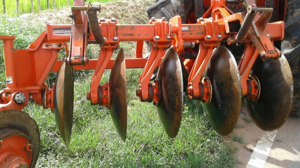 ตัดราคาเลยนะครับ ไม่รวมคราดนะครับ 34000บาทครับตามสภาพเลยครับ90\%ครับราคาถูกๆแถมต่อรองได้อีกครับ