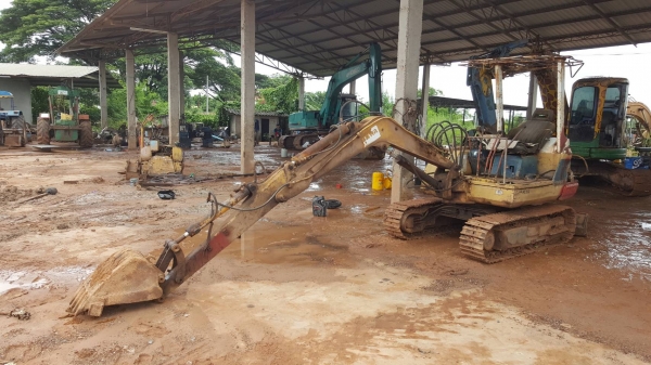 ขาย แบคโฮ KOMATSU PC20-3 รถใช้งานอยู่ประจำ เครื่องดี ปั้มดี ช่วงล่างเช็คใหม่แล้ว เอกสารใบซื้อขายครับ