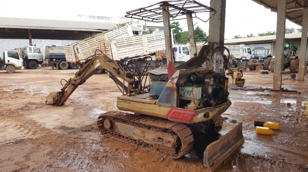 ขาย แบคโฮ KOMATSU PC20-3 รถใช้งานอยู่ประจำ เครื่องดี ปั้มดี ช่วงล่างเช็คใหม่แล้ว เอกสารใบซื้อขายครับ