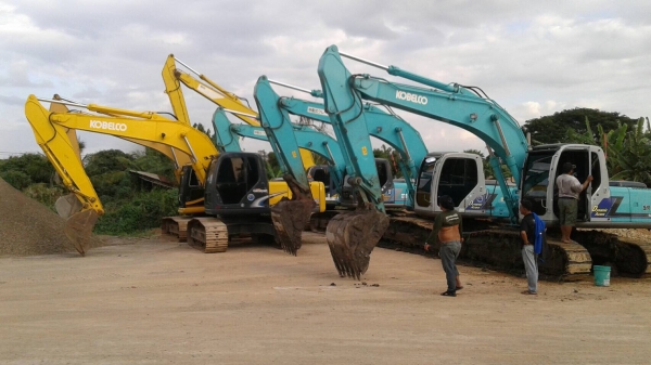 ให้เช่า รถแมคโคร รายวัน-รายเดือน sk120-200 สนใจติดต่อได้ที่ 0802719535 คุณเบียร์