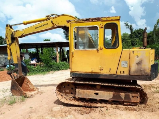ขาย 215,000 บาท  KOMATSU PC60-1 (10HT) + สาลีขึ้น 60 เครื่องพอใช้ ปั้มพอใช้ โช่พอใช้ เอกสารชื้อขาย   รถอยู่ จ.ยโสธร โทร&amp;ไอดีไลน์ 0610710295