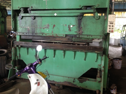 เครื่องพับเหล็กแผ่น หนา 6mm. ยาว 8 ฟุต อุปกรณ์พร้อมทำงาน