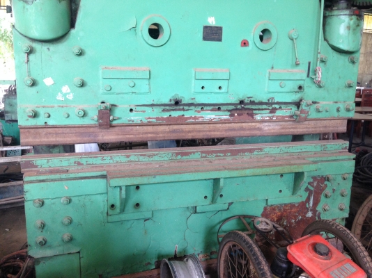 เครื่องพับเหล็กแผ่น หนา 6mm. ยาว 8 ฟุต อุปกรณ์พร้อมทำงาน เครื่องพับเหล็กแผ่น หนา 6mm. ยาว 8 ฟุต อุปกรณ์พร้อมทำงาน