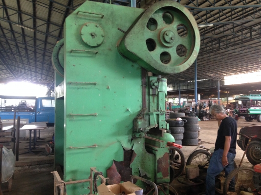 เครื่องพับเหล็กแผ่น หนา 6mm. ยาว 8 ฟุต อุปกรณ์พร้อมทำงาน เครื่องพับเหล็กแผ่น หนา 6mm. ยาว 8 ฟุต อุปกรณ์พร้อมทำงาน