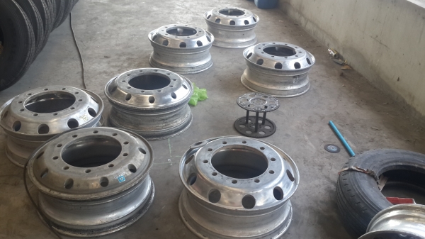 ** ราคาเส้นละ5,300/คู่ละ 10,000** ยางใหม่ 295/75R22.5 โอตานิลบตรา ปลายปี16-17 ** ราคาเส้นละ5,300/คู่ละ 10,000** ยางใหม่ 295/75R22.5 โอตานิลบตรา ปลายปี16-17