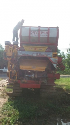 ขายรถเกี่ยวศักดิ์พัฒนา km48เครื่อง230เทอร์โบว์ ช่วงล่าง12ปั๊ม23สภาพพร้อม