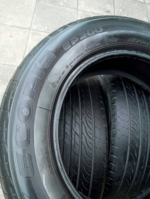 215/60R16  BRIDGESTONE มี 2 เส้น  tel.081-427-3941
