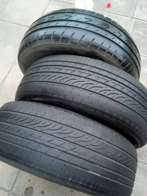 215/60R16  BRIDGESTONE มี 2 เส้น  tel.081-427-3941