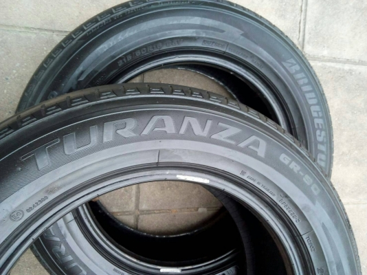 215/60R16  BRIDGESTONE มี 2 เส้น  tel.081-427-3941