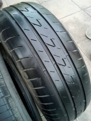 215/60R16  BRIDGESTONE มี 2 เส้น  tel.081-427-3941